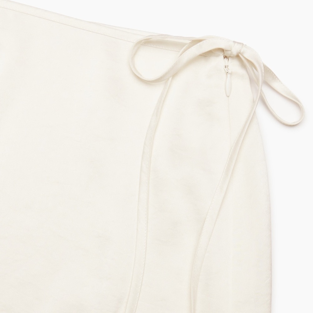 Aritzia Elixir satin mini skirt✨ - Picture 4 of 7